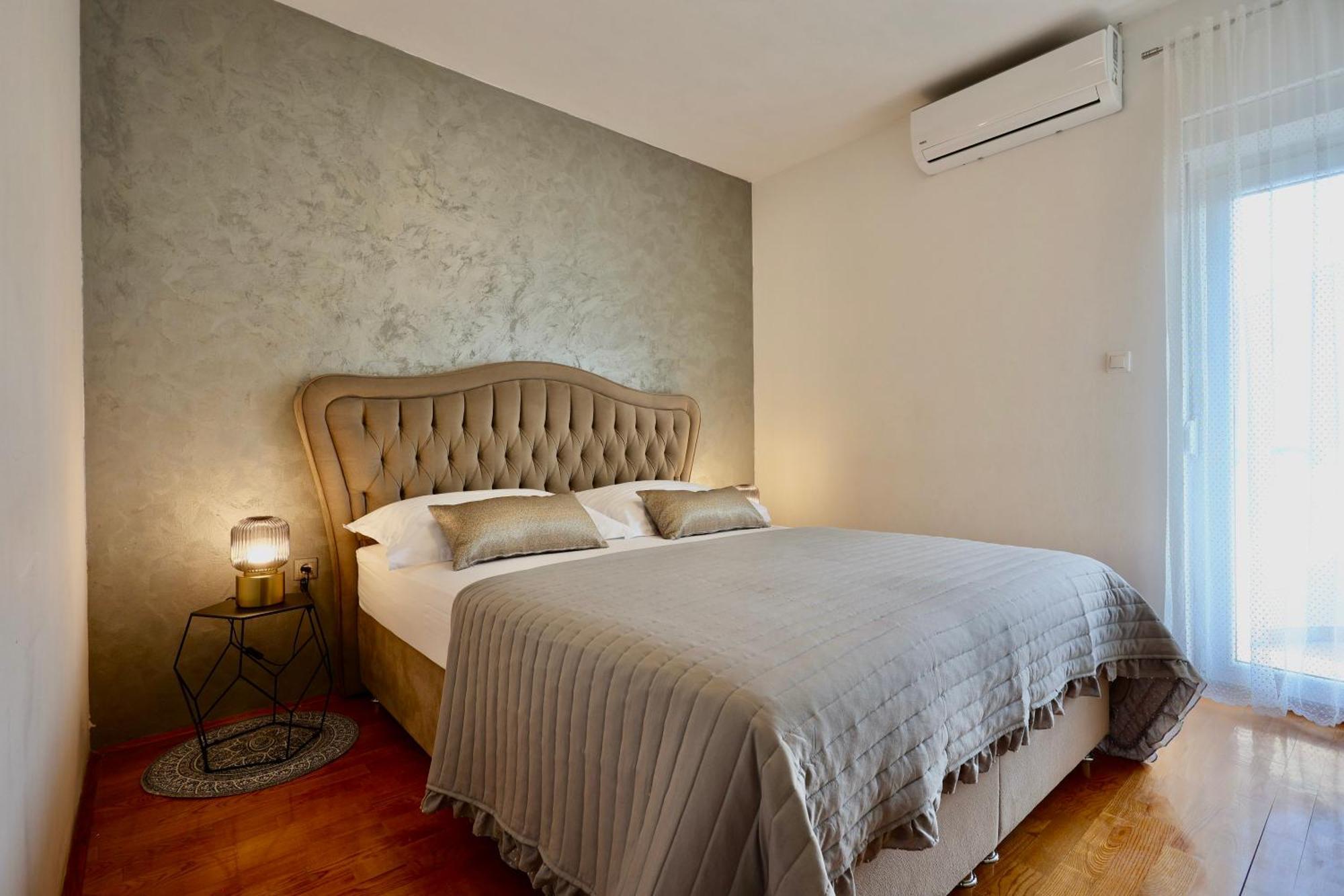 Holiday Home Tia Split Exterior foto